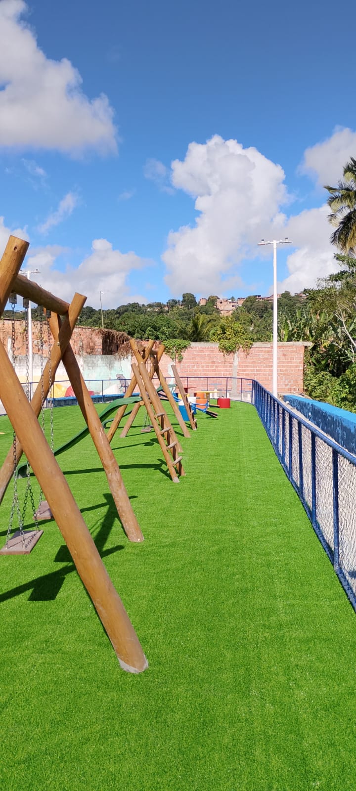 PRAÇA NA RUA BEIRA RIO DE CIMA - Periperi 